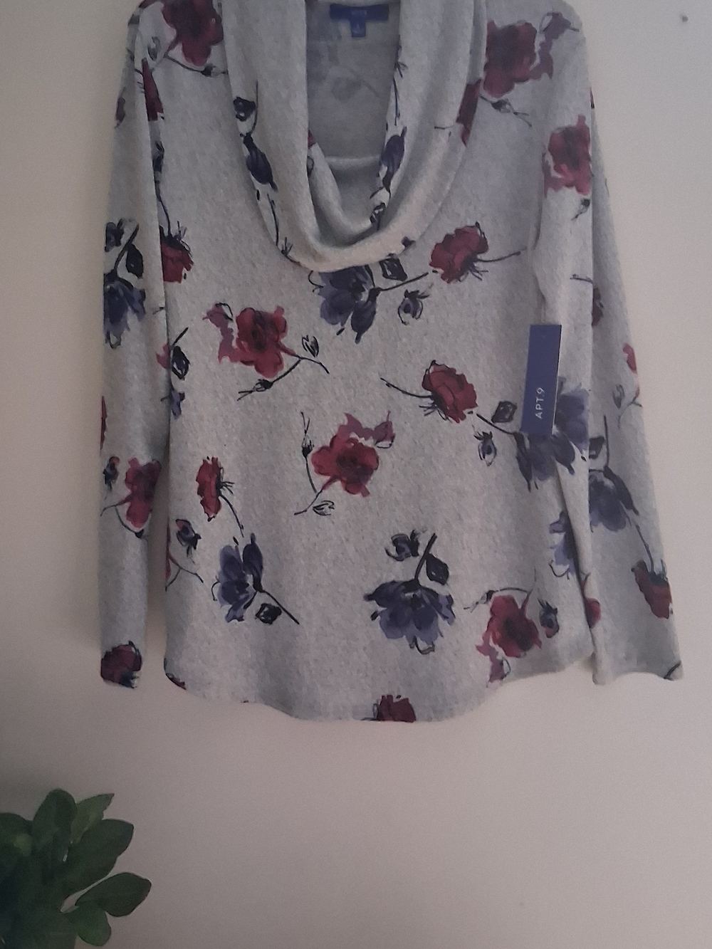 Apt. 9 Light Gray Cowl Neck Floral Pullover with Red and Purple Blooms